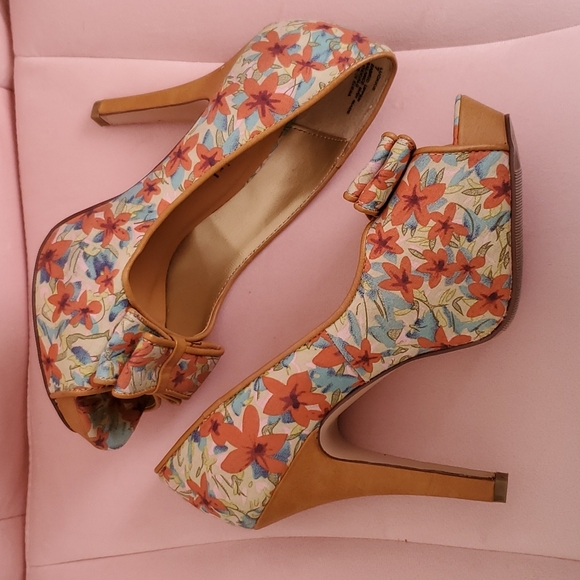 Steven Madden "Madden Girl" Size 7 Floral Fabric and Leather Heels NEW - Picture 11 of 13